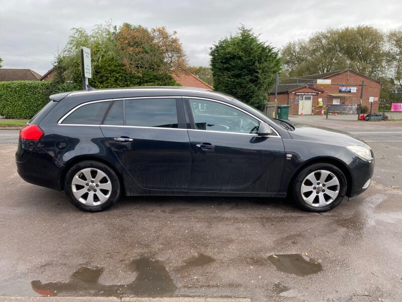 View VAUXHALL INSIGNIA 2.0 CDTi 160  ECOFLEX  SE ESTATE *1 PREVIOUS OWNER * LAST OWNER 9 YEARS *