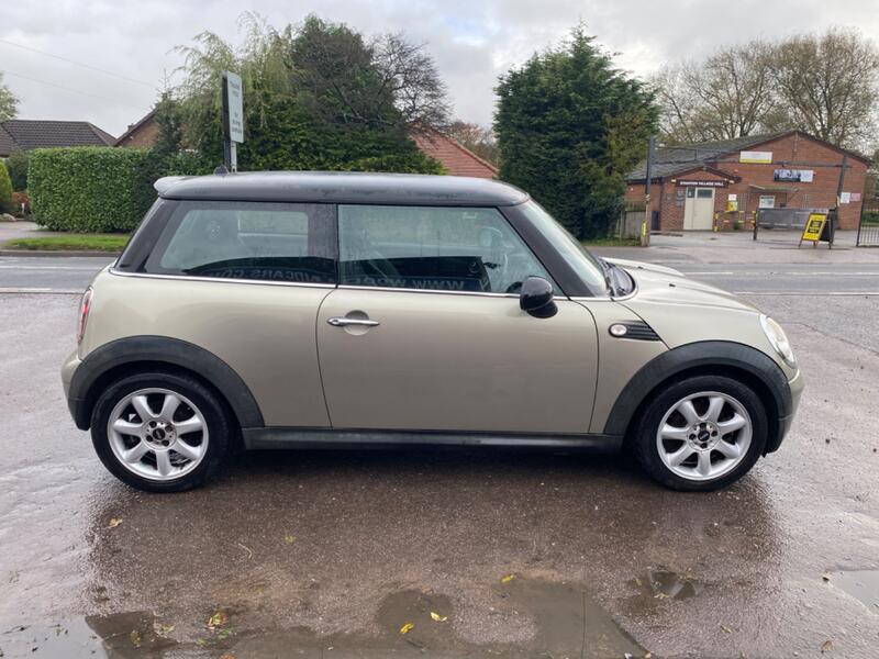 View MINI HATCH 1.6 COOPER  *HALF LEATHER TRIM*