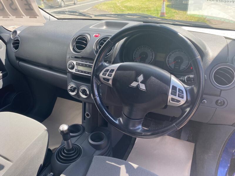 MITSUBISHI COLT