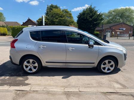 PEUGEOT 3008 1.6 HDi Style * Privacy Glass * Alloys *