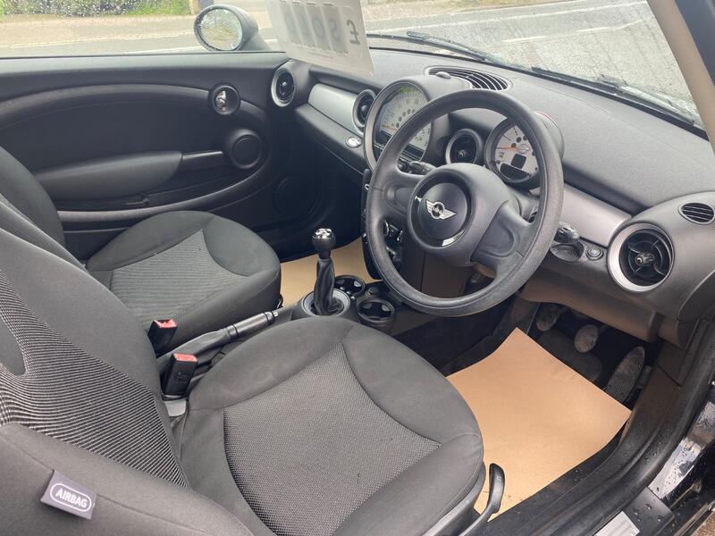 MINI HATCH