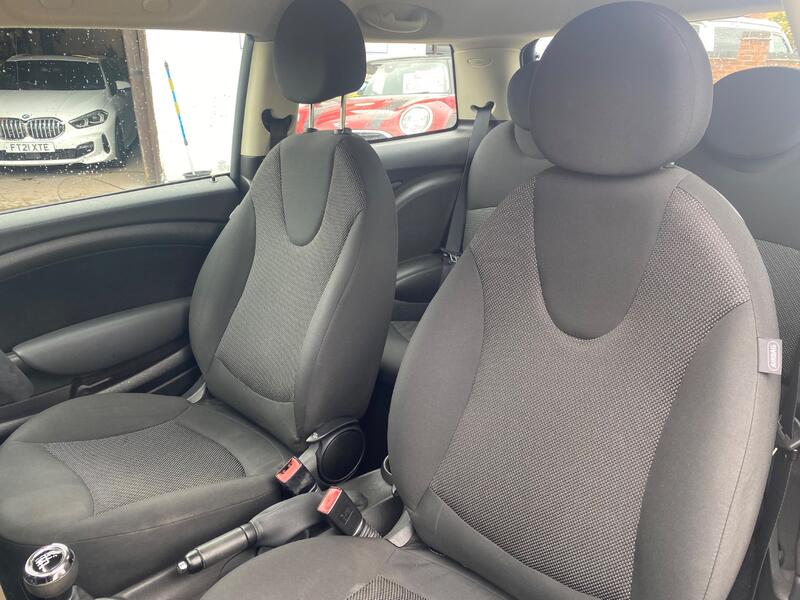 MINI HATCH