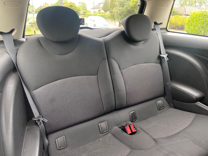 MINI HATCH