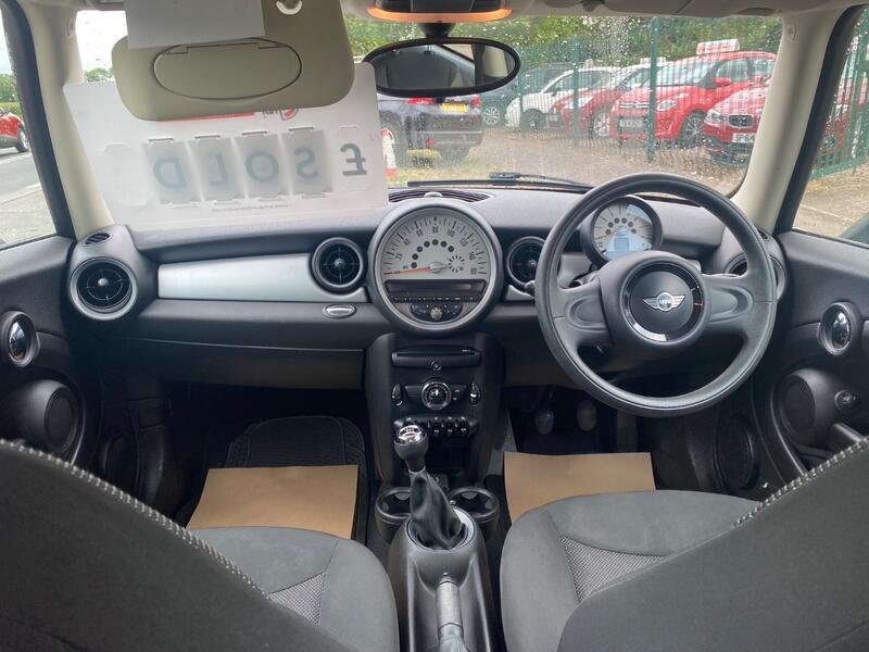 MINI HATCH