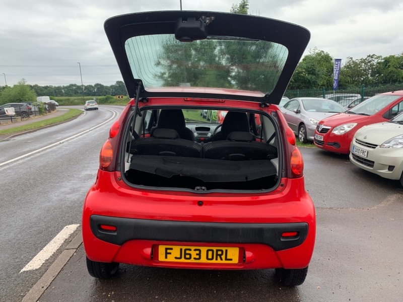 PEUGEOT 107