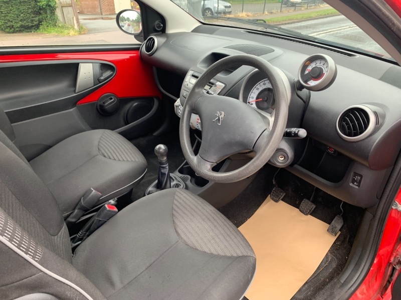 PEUGEOT 107