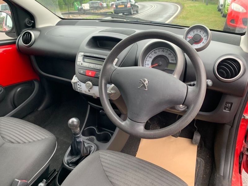 PEUGEOT 107