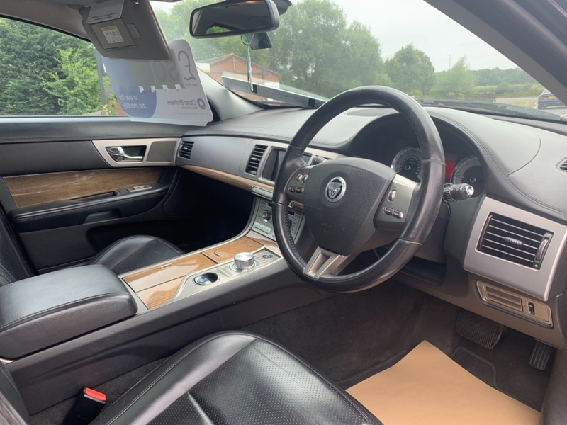 JAGUAR XF