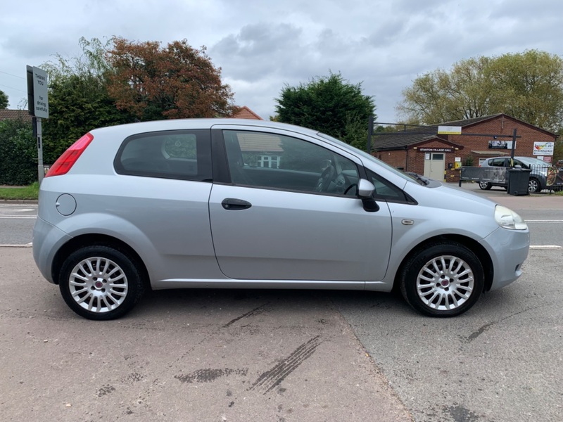 View FIAT GRANDE PUNTO 1.4 ACTIVE**LADY OWNER 11.5 YEARS**