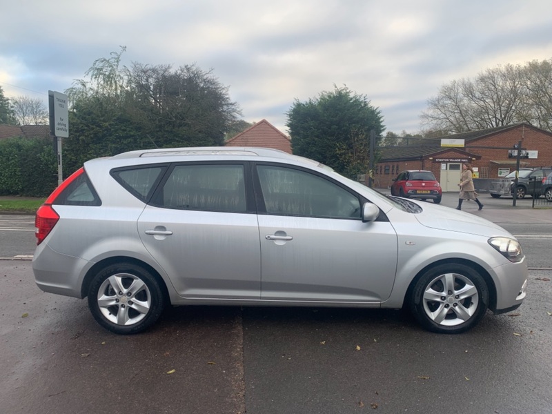 View KIA CEED 1.6 CRDI 2 ECODYNAMICS STATION WAGON ESTATE **£30 ROAD TAX**