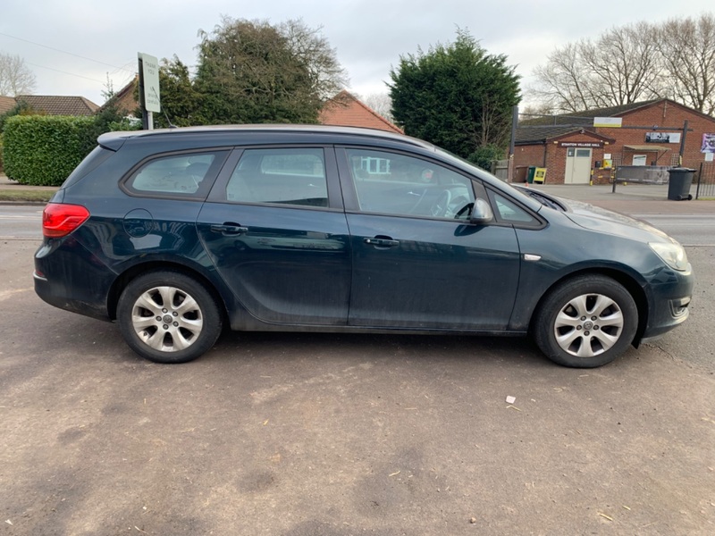 View VAUXHALL ASTRA 1.6 DESIGN CDTI ECOFLEX SS TOURER ESTATE**£20 ROAD TAX**